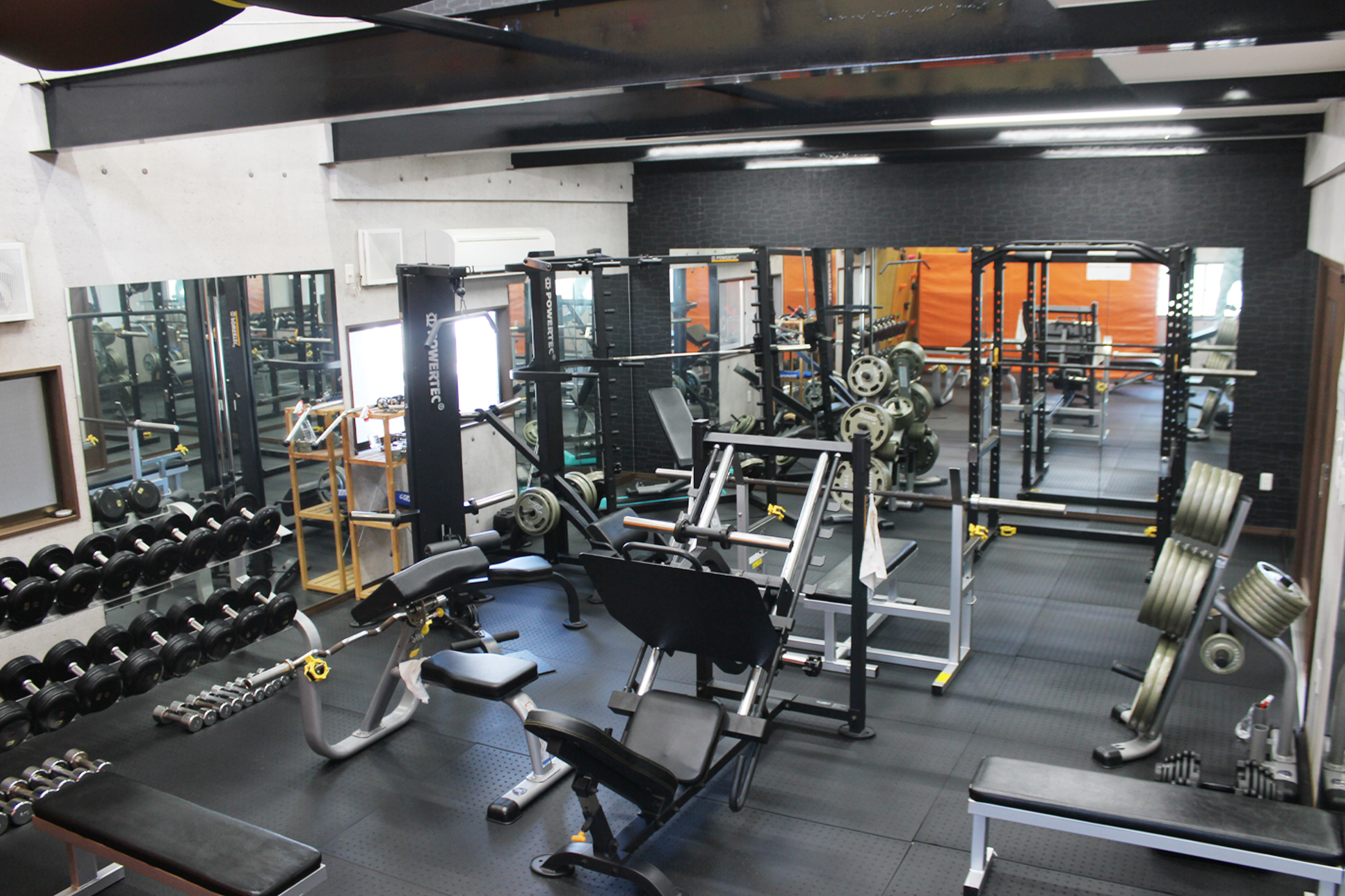 トレーニングジム